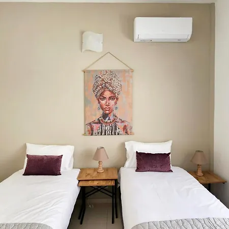 Phaedrus Living Ledras Residences 202 아파트 *