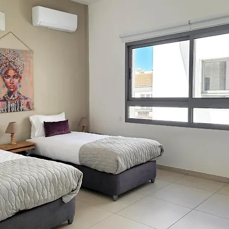 아파트 Phaedrus Living Ledras Residences 202