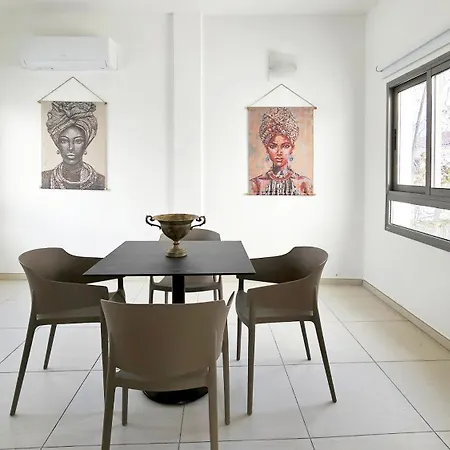 아파트 Phaedrus Living Ledras Residences 202 니코시아